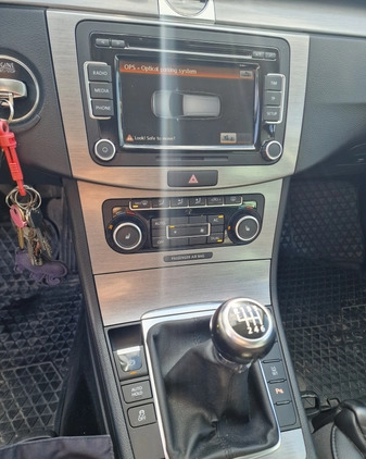 Volkswagen Passat cena 28900 przebieg: 200000, rok produkcji 2011 z Wieliczka małe 121